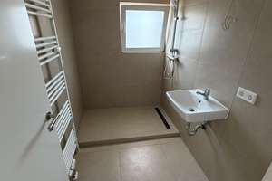 Frisch renovierte 4-Zimmer-Wohnung mit 2 Balkonen, Aufzug, Garage – Nourneystraße 14, 40822 Mettmann – Vorschaubild 14