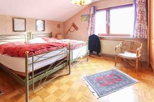 Perfektes Zuhause für Familien: Großzügiges Haus mit Balkon, Terrasse, Garten und zwei Garagen  – Ludwigsburg (Kreis) – Vorschaubild 7