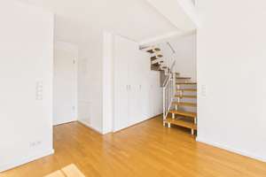 HEGERICH: Stilvolle 2,5-Zimmer-Dachgeschosswohnung mit Galeriepotenzial in München-Waldtrudering! – Die vollständige Adresse der Immobilie erhältst du vom Anbieter., 81827 Waldtrudering, München – Vorschaubild 5