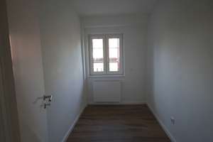 Urban und doch zentral:
Gut aufgeteilte 3,5 Zimmer mit Balkon in beliebter Lage von Uerdingen – Die vollständige Adresse der Immobilie erhältst du vom Anbieter., 47829 Uerdingen, Krefeld – Vorschaubild 8
