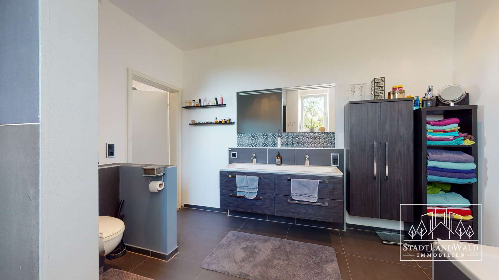 Immobilie in Hilst - Kaufen, Einziehen, Losleben - EFH mit Terrasse, Garten und modernem Innenleben - Bild 2