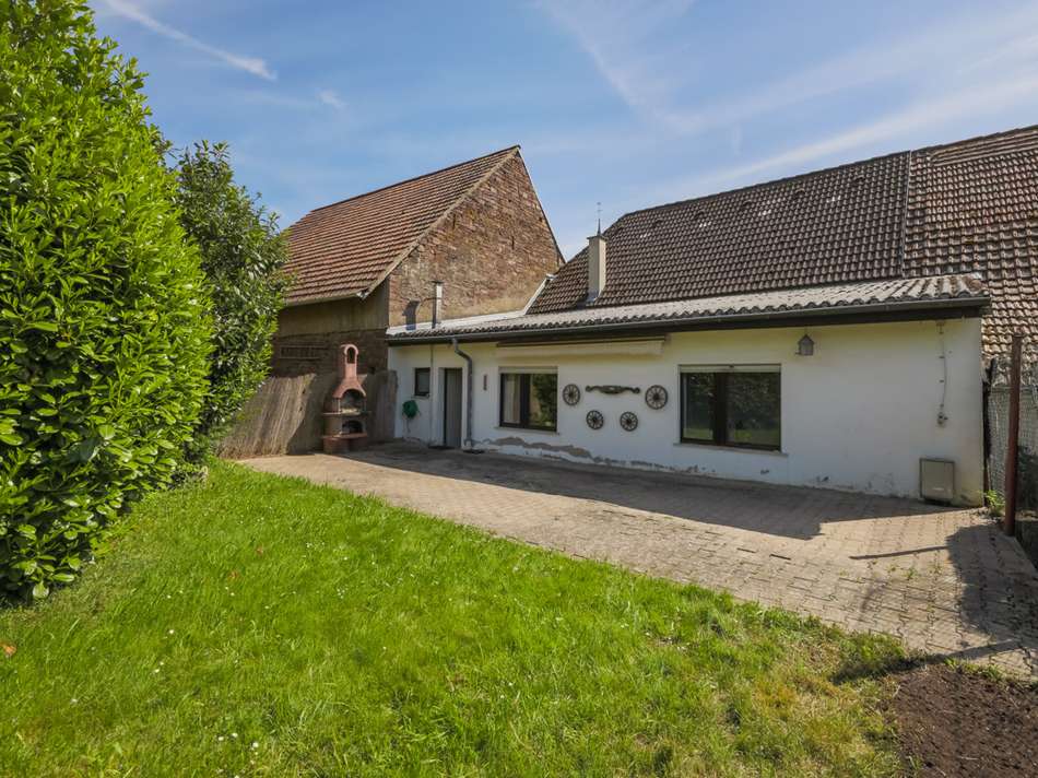 Rückansicht und Garten Hinterh