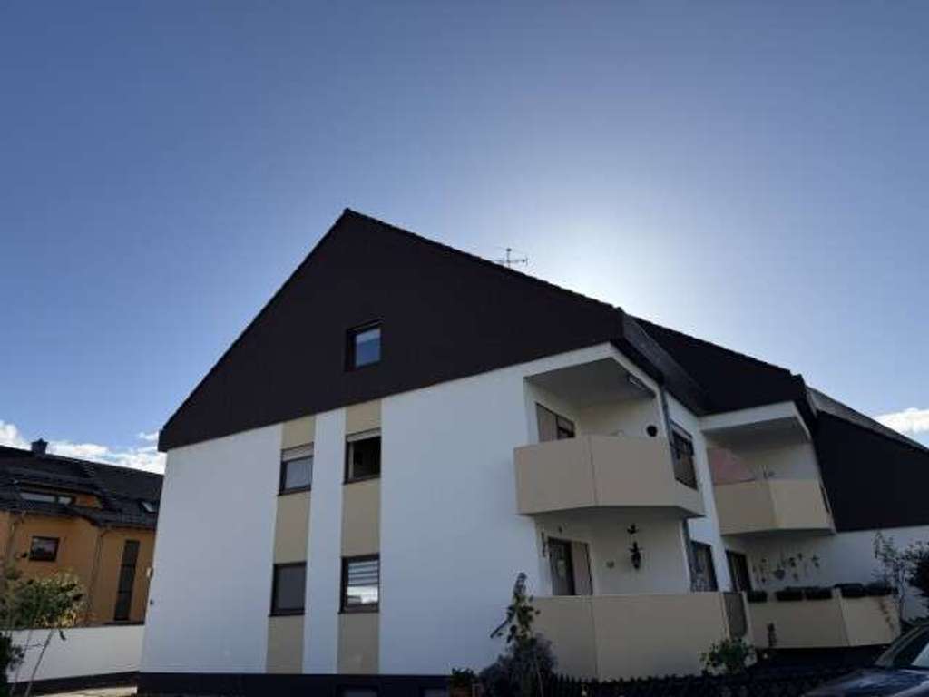 Immobilie in Flörsheim - Interessante 2 Zi.-Whg. mit ausgebautem Spitzboden, TGL-Bad, Balkon in gepflegter kleiner Wohnanlage - Bild 1