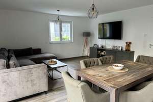 Hochwertige Eigentumswohnung mit Balkon in Weg zur Platte für Paare und Familien