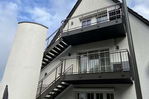 Möblierte, luxuriöse  2-Zimmer-DG-Wohnung mit Balkon in Holsterhausen 