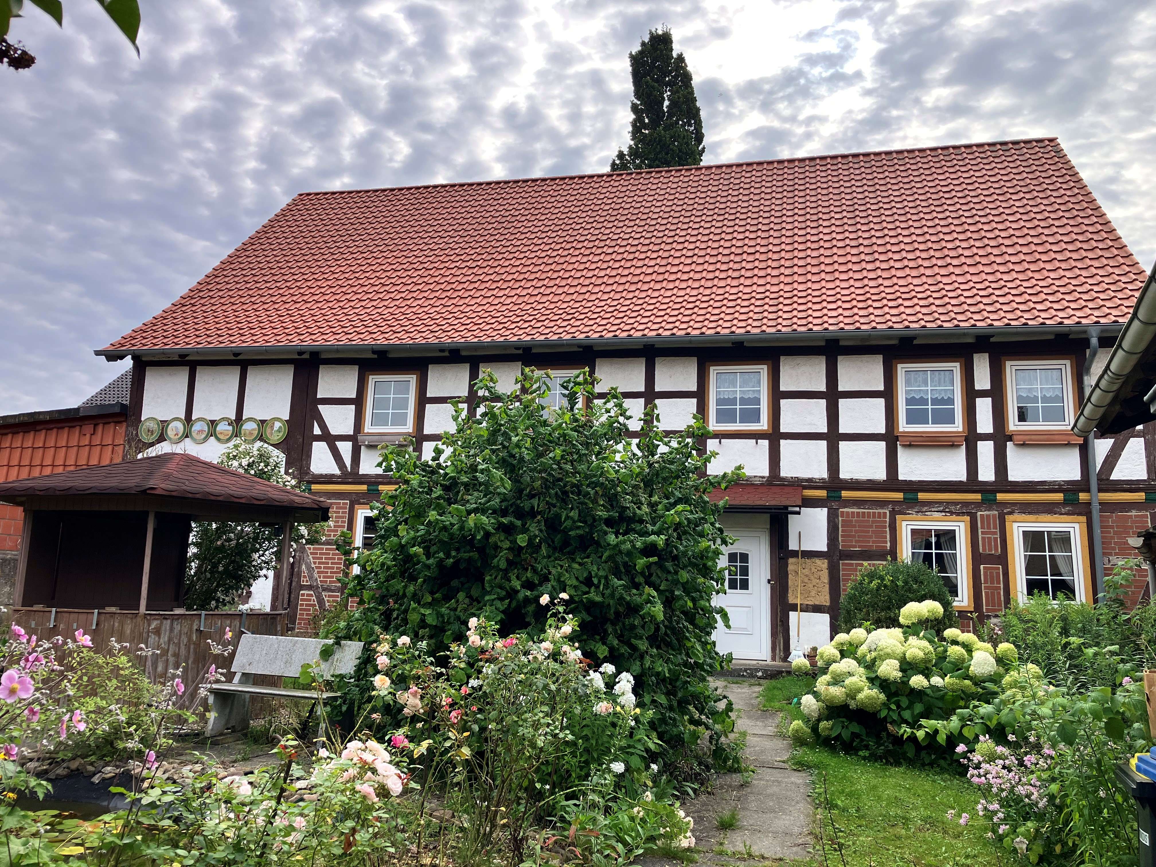 Sanierungsbedürftiges Fachwerkhaus, Hildesheim Kreis – Bild 1