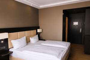 Hotel-Atmosphäre: vollausgestattetes möbliertes ehemaliges Hotelzimmer in Karlsruhe zu vermieten. – Kriegstr. 51, 76133 Innenstadt-West, Karlsruhe – Vorschaubild 4
