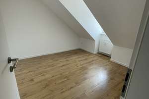 Renovierte, geräumige 4-Zimmerwohnung mit EBK im Dachgeschoss Wohnung in Tiergartensiedlung – Reiherweg 17, 99089 Ilversgehofen, Erfurt – Vorschaubild 15
