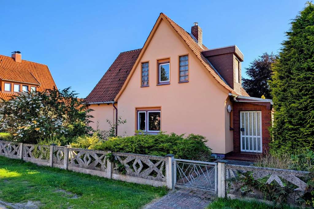 Immobilie in Hemmoor - Einfamilienhaus trifft Hobbyschrauber-Garage - Bild 0