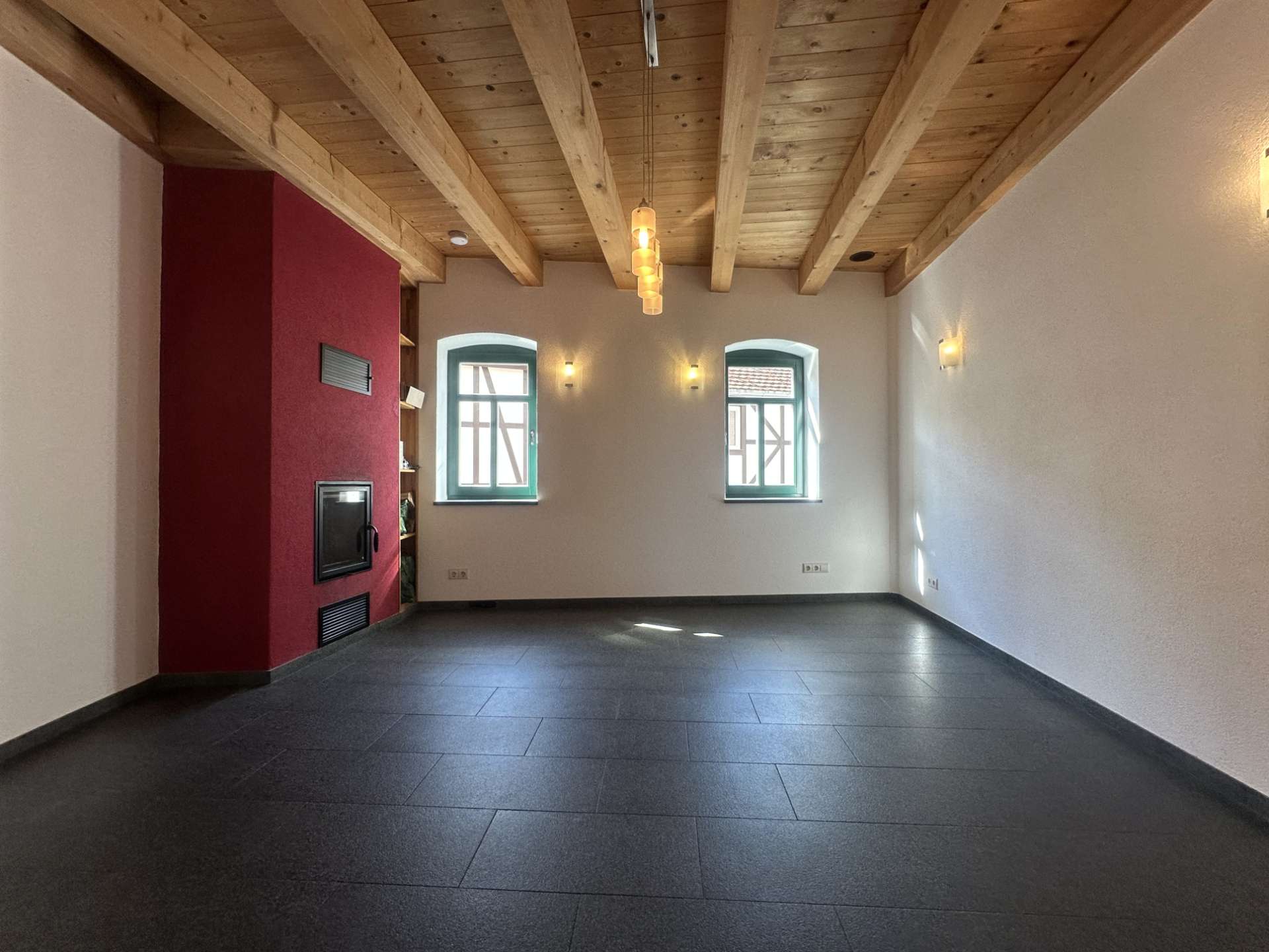 Immobilie in Lahnau - Modernisiertes Einfamilienhaus mit ausbaubarer Bürofläche. - Bild 1