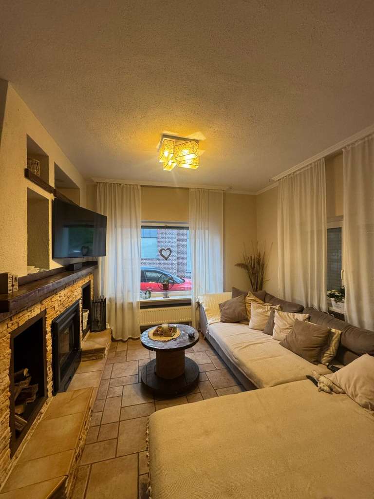 Immobilie in Herzogenrath - Ideal für Familie & Investoren: Kernsaniertes EFH mit 2 separaten Apartments in Kohlscheid - Bild 0