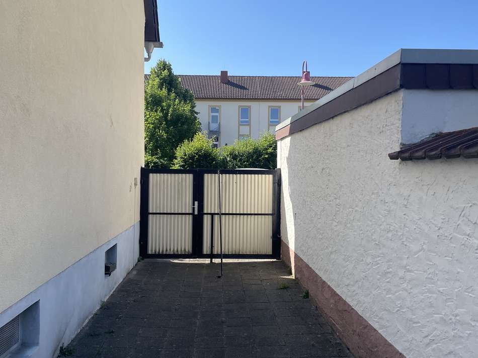 Weg zum Hoftor
