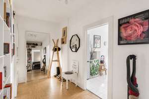 Düsseldorf-Eller: Charmante 3-Zimmer-Altbauwohnung mit Süd-Loggia und Wohnküche – Schlesische Straße 83, 40231 Eller, Düsseldorf – Vorschaubild 3