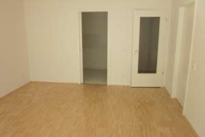 Schöne 2-Zimmer-Wohnung mit EBK und TG-Stellplatz – Hochstiftsweg 9, 81925 Oberföhring, München – Vorschaubild 4
