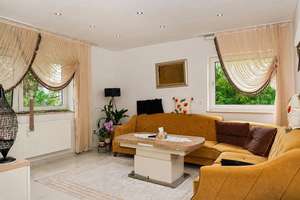 4 Zimmer Wohnung. Wohnkomfort, Balkon, Einbauküche in gefragter Lage von Salzgitter-Lebenstedt – 38226 Lebenstedt, Salzgitter – Vorschaubild 2