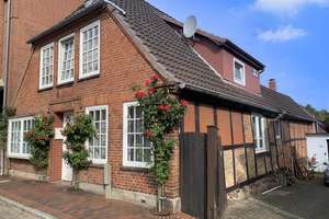 Historisch zentrales Stadthaus mit viel Potenzial  – Die vollständige Adresse der Immobilie erhältst du vom Anbieter., 23758 Oldenburg in Holstein – Vorschaubild 1