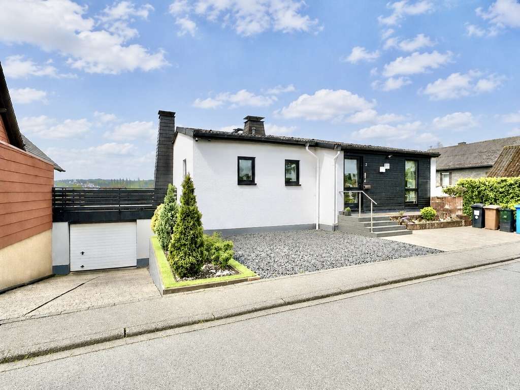 Immobilie in Berod bei Hachenburg - **Modernisierter Bungalow mit Untergeschoss in ruhiger Lage nähe Hachenburg** - Bild 2