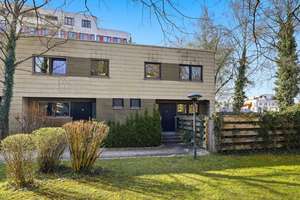 Reiheneckhaus in München / Einmalige Raumaufteilung / 5 Zimmer, Garten & viel Potenzial und TG-Platz