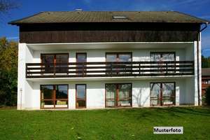 Ihr neues Zuhause: Zweifamilienhaus mit Wintergarten und Balkon