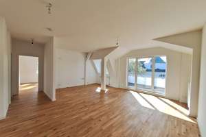 Einziehen und wohlfühlen - Dachausbau in ruhiger Lage - Sofort bezugsfrei