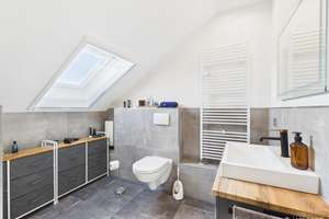 Stilvoll wohnen auf zwei Ebenen - Maisonettewohnung mit 2 Balkonen und Garage im Herzen von Vluyn – Die vollständige Adresse der Immobilie erhältst du vom Anbieter., 47506 Neukirchen-Vluyn – Vorschaubild 4