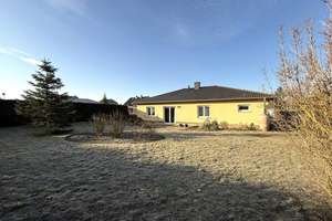 Wohlfühlen auf einer Ebene 
Massivbungalow mit Carport,
Fußbodenheizung + Kamin
in Wolfen OT Reud – Torfweg 15, 6766 Bitterfeld-Wolfen – Vorschaubild 3