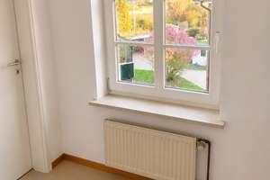 Lichtdurchflutete 2,5-Zimmer-Dachgeschosswohnung mit Einbauküche und Stellplatz in Hamburg-Cranz – Estedeich 46, 21129 Cranz, Hamburg – Vorschaubild 8