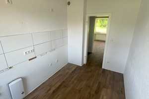 Helle Wohnungen mit Seniorenbadewanne und Balkon im grünen Zinkhüttenpark! – August-Thyssen-Straße 53, 47166 Duisburg – Vorschaubild 3