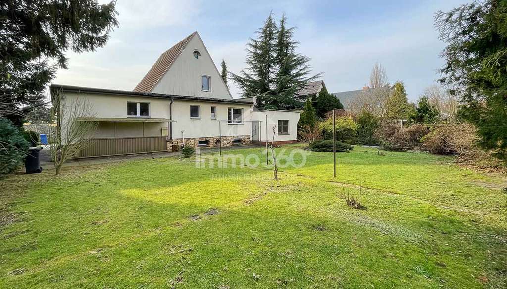 Immobilie in Neuenhagen bei Berlin - Charmantes Einfamilienhaus mit sechs Zimmern, Dielenboden & Gartenidylle - Bild 1