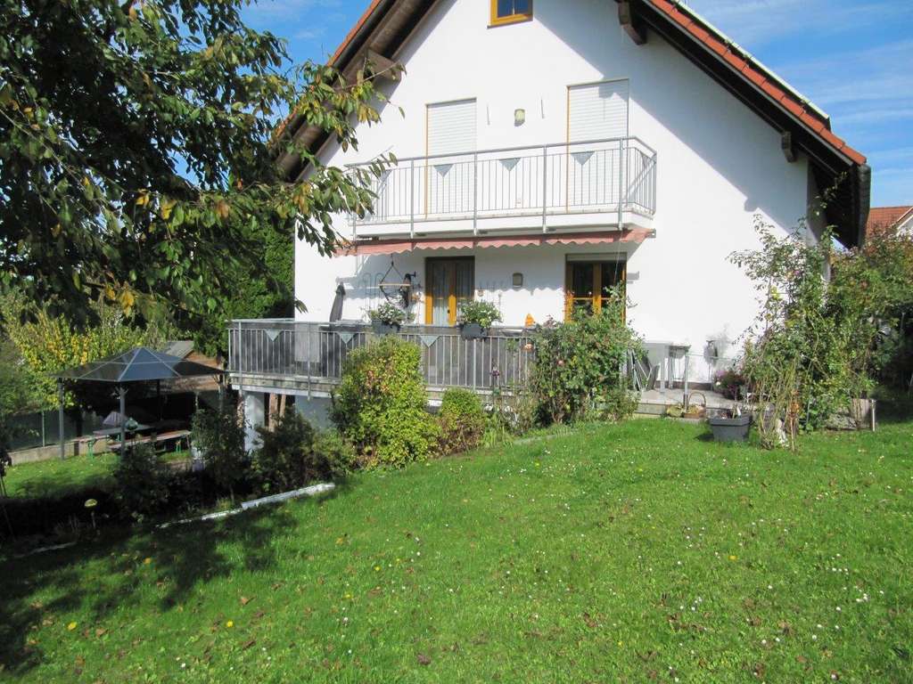 Immobilie in Rudelzhausen - 4-Zimmer-DG-Wohnung in einem topgepflegten Wohnhaus (nur 3 WE) in traumhafter Lage - Bild 1