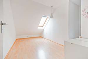 Großzügiges Wohnen mit Aufzug, Stellplatz und grünem Rückzugsort in Berlin – Die vollständige Adresse der Immobilie erhältst du vom Anbieter., 10247 Friedrichshain, Berlin – Vorschaubild 3