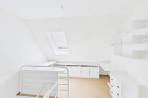 Lichtdurchflutete Dachgeschoss-Maisonettewohnung in einer ruhigen Anliegerstraße in Köln-Junkersdorf – Die vollständige Adresse der Immobilie erhältst du vom Anbieter., 50858 Junkersdorf, Köln – Vorschaubild 9