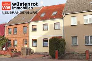 FREI AB JULI 2025: WOHNHAUS MIT ZWEI BÄDERN UND KELLER UND GARTEN IN DER STADTMITTE – Demmin (Kreis) – Vorschaubild 1
