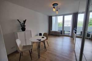 Schöne ein Zimmer Wohnung mit Balkon in München-Au
