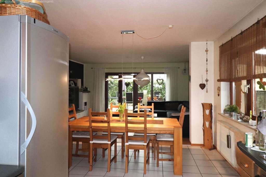 Immobilie in Renchen - Freistehendes Mehrfamilienhaus mit drei Wohneinheiten, Garten und guter Anbindung in Renchen - Bild 3