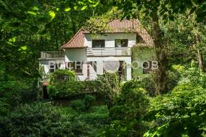 Architektonisch reizvolle Bestandsimmobilie mit genehmigter Zukunftsperspektive in HH-Blankenese