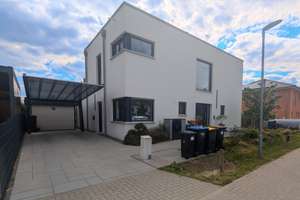 Luxuriöse KfW-55 Villa an der Havelmarina:  Wohnen zwischen Fluss und Forst – Die vollständige Adresse der Immobilie erhältst du vom Anbieter., 13587 Hakenfelde, Berlin – Vorschaubild 1