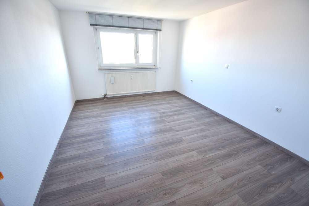 Immobilie in Gärtringen - GÄRTRINGEN-SOFORT FREI: Gepflegte 3,5-Zimmer-Whg. mit Aufzug & TG-Stellplatz - Bild 2