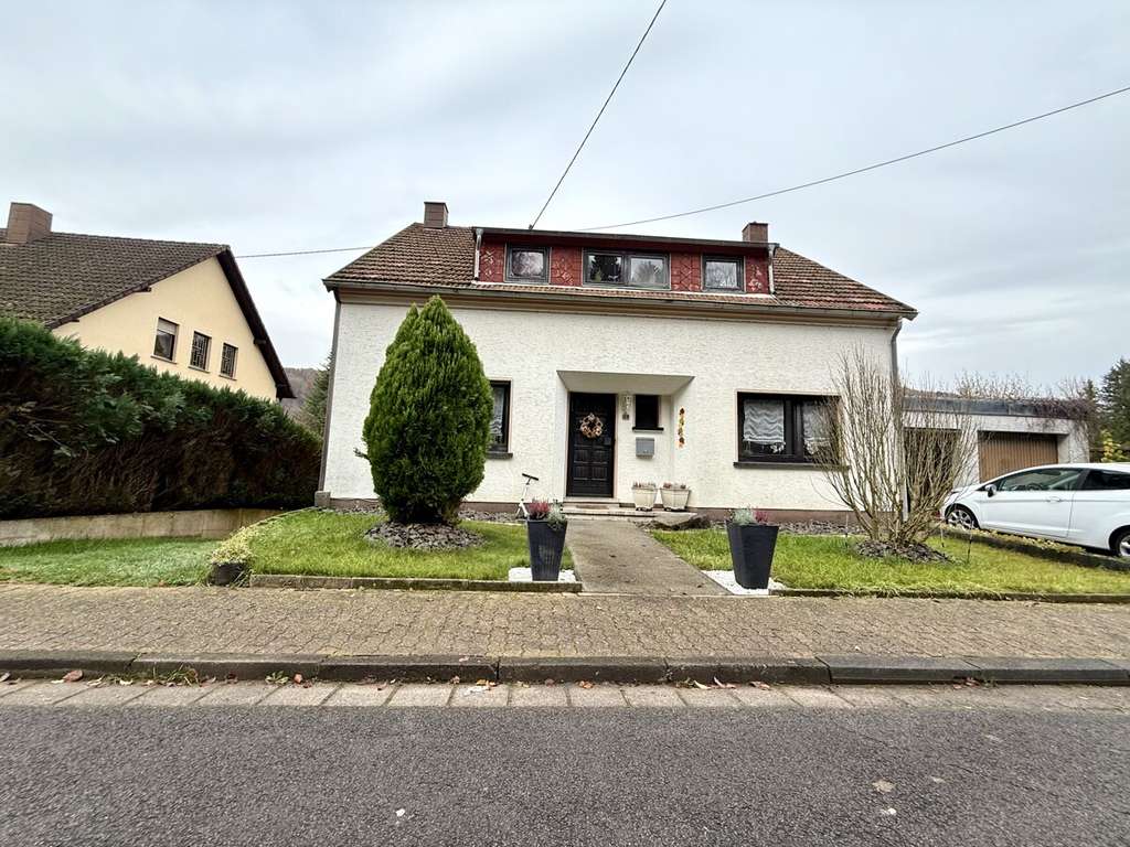 Immobilie in Beckingen - Schönes Einfamilienhaus mit Garten und Garage in ruhiger Lage von Beckingen - Bild 0