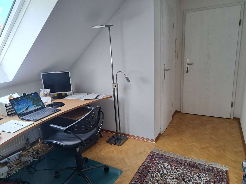 Immobilie in Garching bei München - 2-Zimmer Dachgeschosswohnung mit Südwestbalkon in Garching bei München - Bild 2