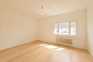 Erstbezug nach umfassender Modernisierung dicht Bayrischer Platz, 3-Zimmer, West-Balkon, Parkett