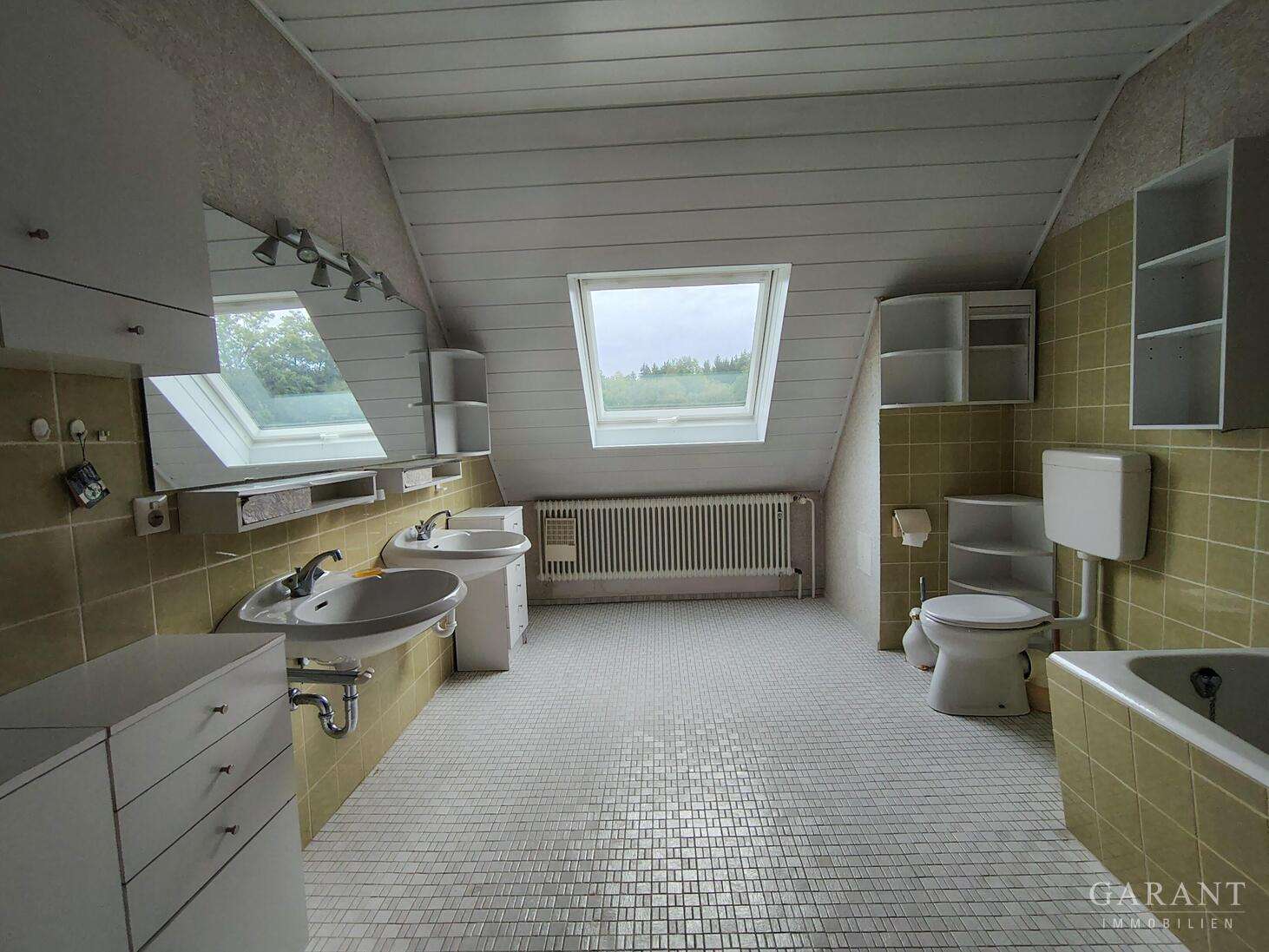 Immobilie in Simmelsdorf - Großzügiges Einfamilienhaus mit über 230 qm Wohnfläche und herrlichem Garten in Simmelsdorf - Bild 0