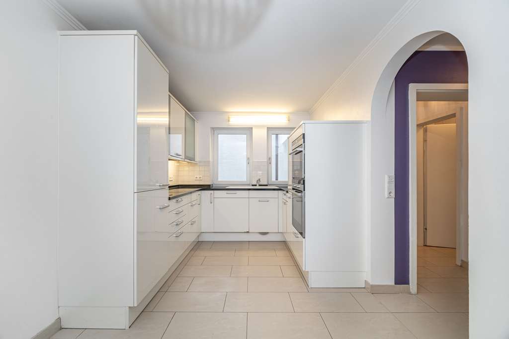 Immobilie in Neufahrn bei Freising - Kein Reihenhaus von der Stange – charmantes Familiendomizil mit Westgarten und Dachterrasse - Bild 1