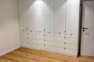 Hochwertig kernsanierte 3-Zimmer-Wohnung mit Schreiner-Einbauten und Sonnenbalkon  – Loristraße 28, 80335 Sankt Benno, München – Vorschaubild 2