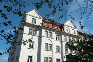 Altbau in Striesen: geräumige 2-Zi.-Wohnung // frei ab Juni 2026