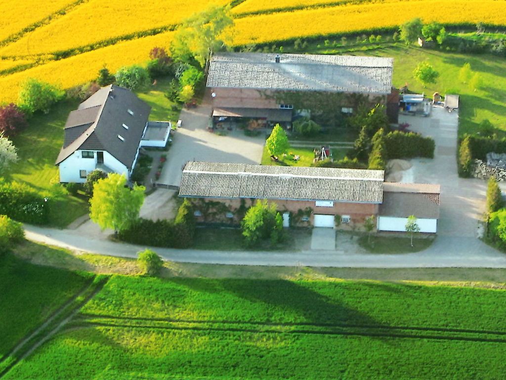 + Maklerhaus Stegemann + idyllischer 3-Seitenhof in ...