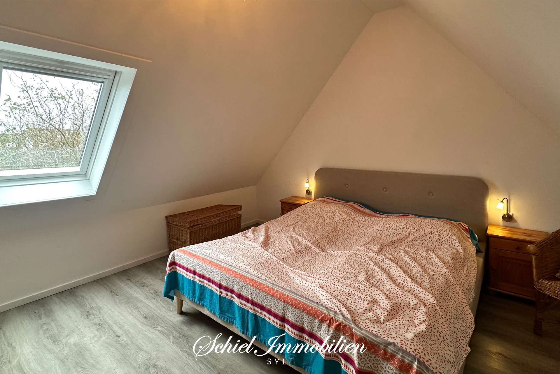 Immobilie in Wenningstedt-Braderup (Sylt) - Modernisierte 2-Zimmer-Ferienwohnung mit  sonnigem Westbalkon, Weitblick und Pkw-Stellplatz - Bild 3