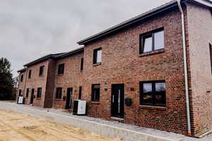Ihr Traumhaus wartet: Hochwertiges Neubau-Reihenendhaus mit Garten und Terrasse – Quellhorststrasse 23c, 27374 Rotenburg (Wümme) (Kreis) – Vorschaubild 1