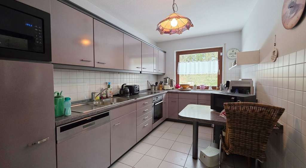 Immobilie in Wächtersbach - Großzügiges Einfamilienhaus mit Einliegerwohnung und Pool in ruhiger Waldrandlage - Bild 3