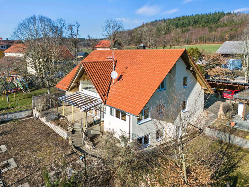 Immobilie in Bergatreute - Rossberg - Großes, repräsentatives Haus im Vorort von Bergatreute… - Bild 0